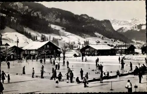 Ak Gstaad Saanen Kanton Bern, Curlingbetrieb auf der Eisbahn