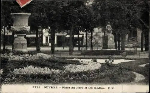 Ak Sèvres Hauts-de-Seine, Place du Parc et les jardins