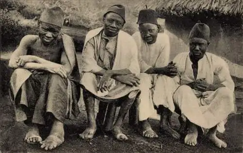 Ak Afrikaner, Aussätzige vor ihrem Heim bei Hohenfriedeberg