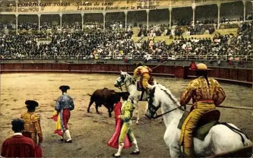 Ak Bullfight, Suerta de vara, Le taureau fonce sur le Picador