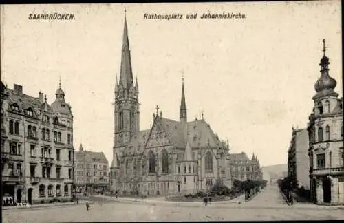 Ak Saarbrücken im Saarland, Rathausplatz, Johanniskirche