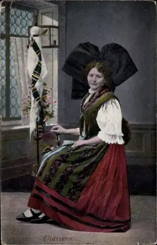 Ak Elsässerin in Volkstracht am Spinnrad, Flügelhaube