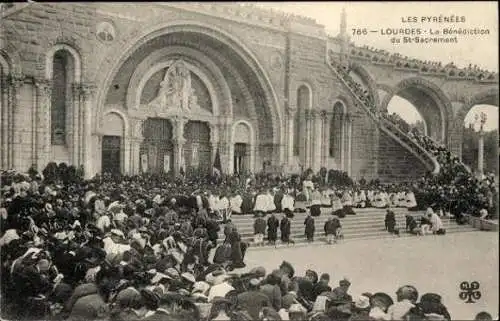 10 alte Ansichtskarten Lourdes Hautes Pyrénées, diverse Ansichten