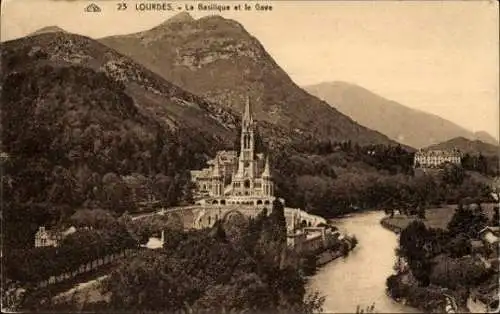 10 alte Ansichtskarten Lourdes Hautes Pyrénées, diverse Ansichten