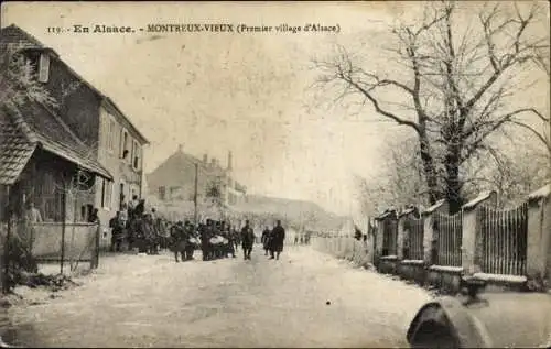 Ak Montreux Vieux Altmünsterol Elsass Haut Rhin, Straßenpartie im Winter, Soldaten