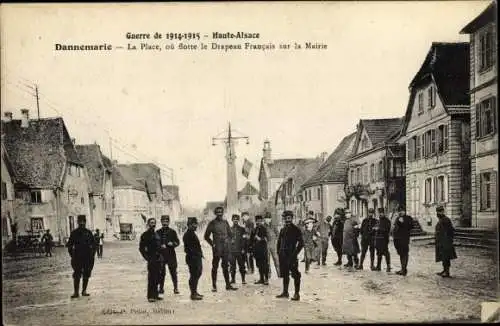 Ak Dannemarie Dammerkirch Elsass Haut Rhin, La Place, où flotte le Drapeau Francais sur la Mairie