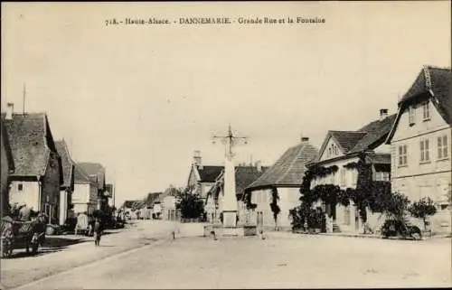 Ak Dannemarie Dammerkirch Elsass Haut Rhin, Grande Rue et la Fontaine