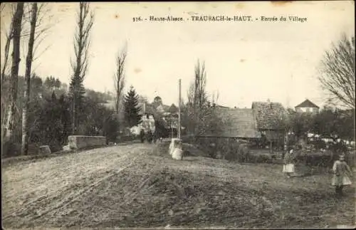 Ak Traubach le Haut Obertraubach Elsass Haut Rhin, Entrée du Village, Straßenpartie