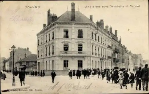 Ak Roanne Loire, Angle des rues Gambetta et Carnot, Straßenpartie, Gebäude