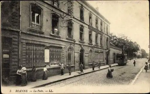 Ak Roanne Loire, La Poste, Postgebäude, Straßenbahn, Passanten, LL.