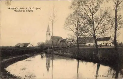 Ak Vers sous Sellieres Jura, Quartier de l'Eglise, Kirche und Wohnhäuser, Teich