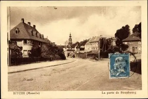 Ak Bitche Bitsch Lothringen Moselle, La porte de Strasbourg, Wohnhäuser, Kirchturm