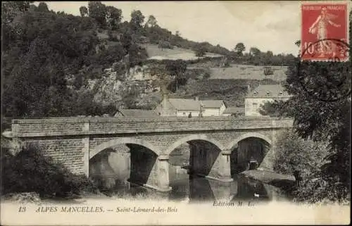 Ak Saint Leonard des Bois Sarthe, Alpes Mancelles, Brücke und Wohnhäuser