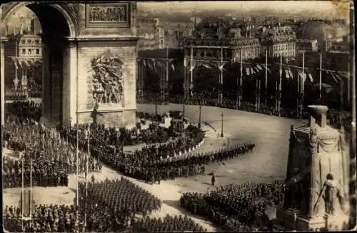 Foto Ak Paris, Fêtes de la Victoire, 14.7.1919, Arc de Triomphe, Militärparade