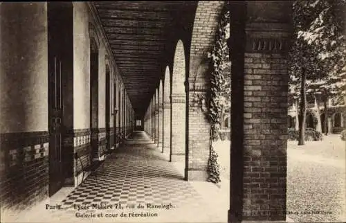 Ak Paris, Lycée Molière, 71 Rue du Ranelagh, Galerie et cour de récréation