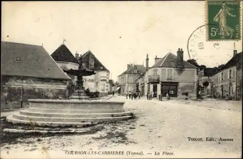 Ak Courson les Carrieres Yonne, La Place, Platz mit Brunnen, Cafe du Siecle, Geschäfte