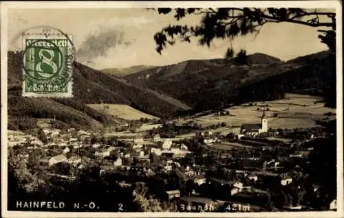 Ak Hainfeld in Niederösterreich, Panoramablick über Ort und Umgebung, Kirche