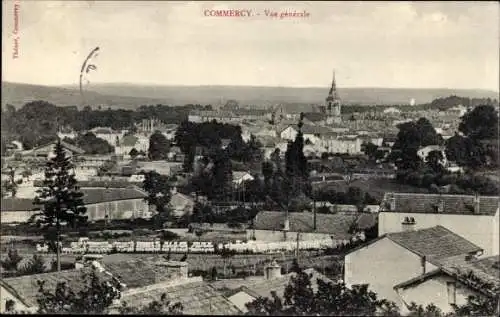 Ak Commercy Lothringen Meuse, Panoramablick über die Stadt, Wohnhäuser, Kirche, Wäscheleinen