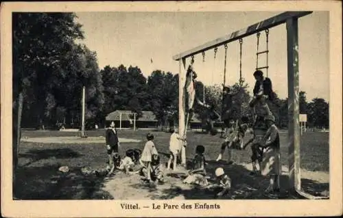 Ak Vittel Lothringen Vosges, Le Parc des Enfants, Kinder auf dem Spielplatz, Klettergerüst