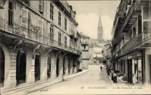 Ak Plombieres les Bains Vosges, La Rue Stanislas, Geschäfte, Wohnhäuser, Kirche