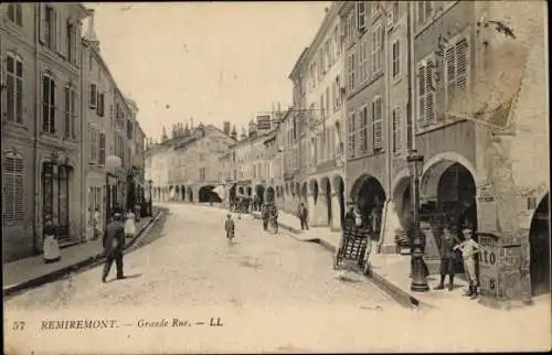 Ak Remiremont Lothringen Vosges, Grande Rue, Hotel du Cheval de Bronze, Restaurant, Anwohner