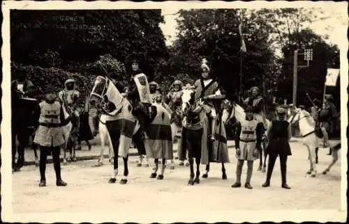 Foto Ak Compiègne Oise, Fetes de Jeanne d'Arc 1930, historische Kostüme