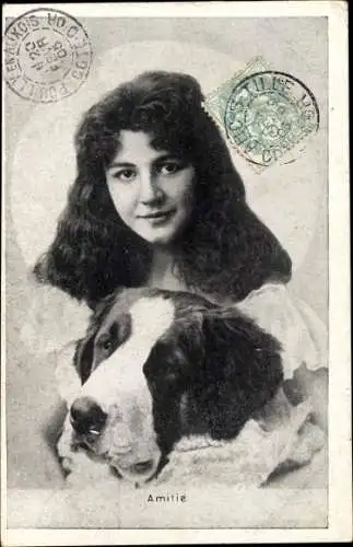 Ak Amitié, Junge dunkelhaarige Frau mit Hund, Bernhardiner, Portrait