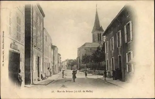 Ak Brioux sur Boutonne Deux Sèvres, Rue, Straße, Kirche, Geschäfte, Anwohner 