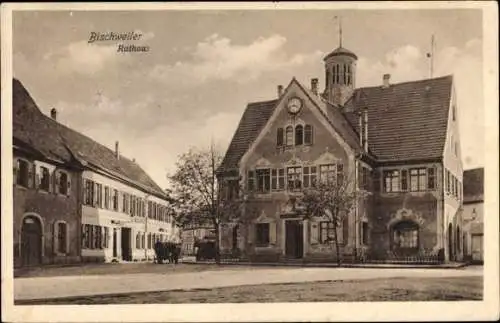 Ak Bischwiller Bischweiler Elsass Bas Rhin, Rathaus, Platz mit Geschäftshäusern