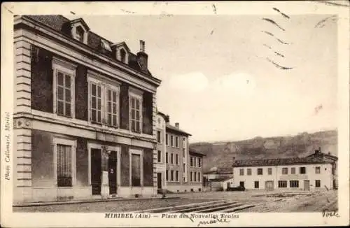 Ak Miribel Ain, Place des Nouvelles Ecoles, Schule