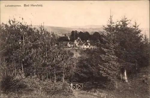 Ak Bad Hersfeld in Hessen, Lullusbrunnen, Waldlandschaft