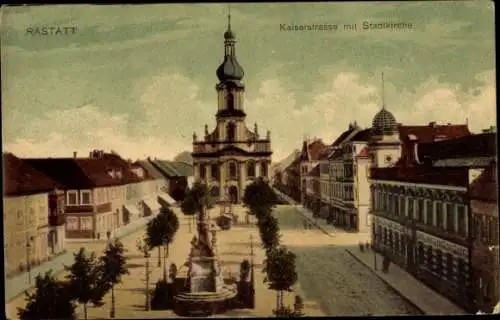 Ak Rastatt im Schwarzwald Baden Württemberg, Kaiserstraße mit Blick zur Stadtkirche, Brunnen