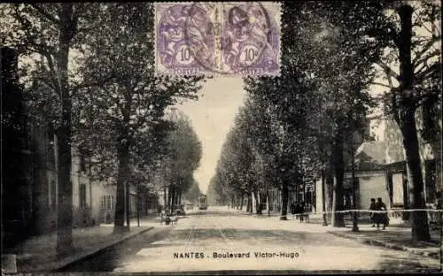 Ak Nantes Loire Atlantique, Boulevard Victor Hugo, Straßenpartie, Straßenbahn