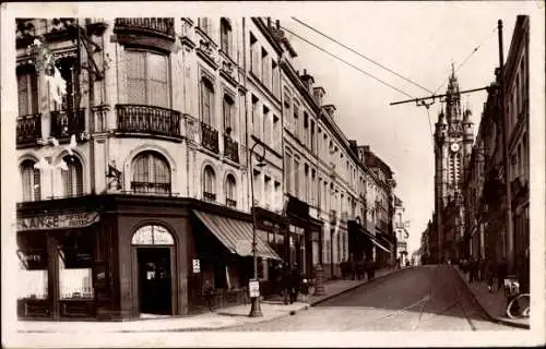 Ak Douai Nord, Rue de la Mairie, Estaminet, le beffroi, Straßenansicht