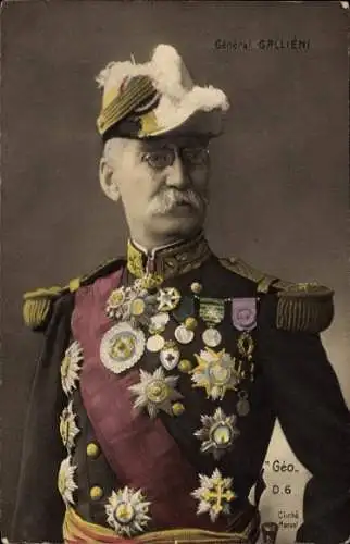 Ak Französischer General Joseph Gallieni, Uniform, Mütze, Orden