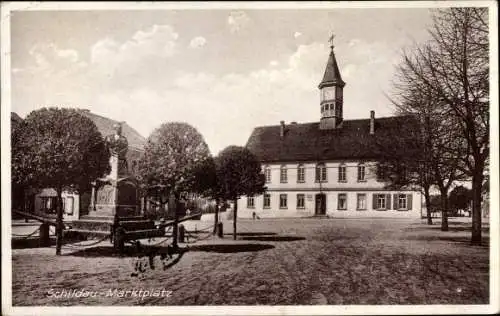 Ak Schildau Belgern Schildau, Straßenpartie, Denkmal, Marktplatz