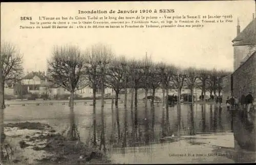 Ak Sens Yonne, Inondation de Janvier 1910, L´Yonne au bas du Cours Tarbe
