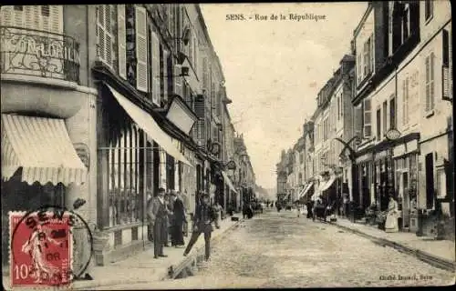 Ak Sens Yonne, Rue de la Republique