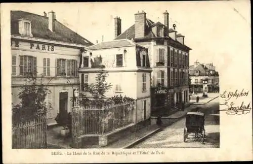 Ak Sens Yonne, Le Haut de la Rue de la Republique et l´Hotel de Paris, Kutsche