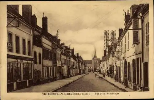 Ak Villeneuve L'Archevêque Yonne, Rue de la Republique