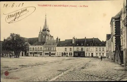 Ak Villeneuve L'Archevêque Yonne, La Place