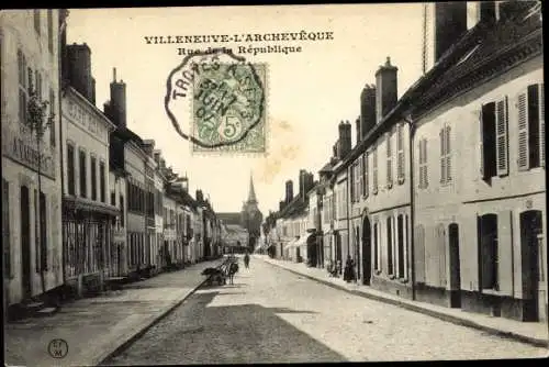 Ak Villeneuve L'Archevêque Yonne, Rue de la Republique