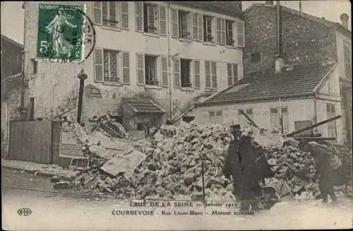 Ak Courbevoie Hauts de Seine, Rue Louis Blanc, Maison ecroulee