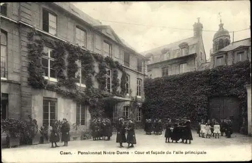 Ak Caen Calvados, Pensionnat Notre Dame, Cour et facade de l'aile principale
