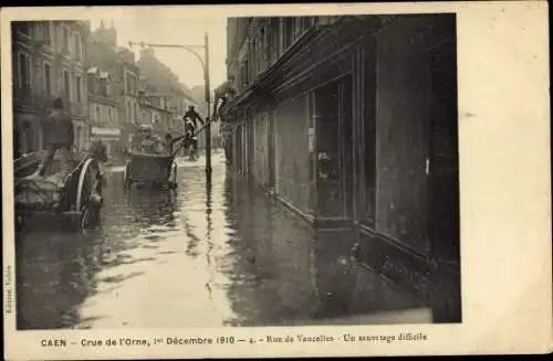 Ak Caen Calvados, Crue de l'Orne, Decembre 1910, Rue de Vaucelles, Un sauvetage difficile