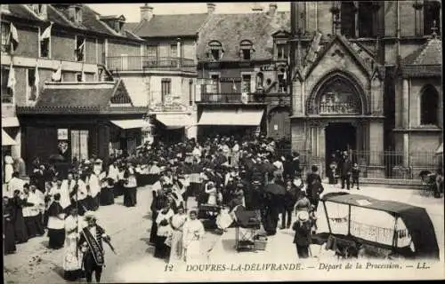 Ak Douvres-la-Délivrande Calvados, Depart de la Procession