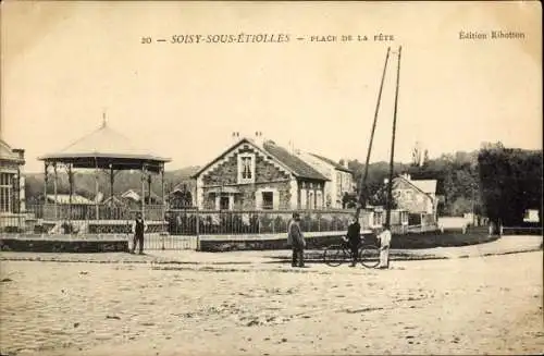 Ak Soisy sous Etiolles Essonne, Place de la Fete