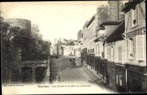 Ak Dourdan Essonne, Les Fosses et la Rue de Chartres