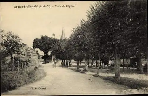 Ak Saint Jean Froidmentel Loir et Cher, Place de l'Eglise