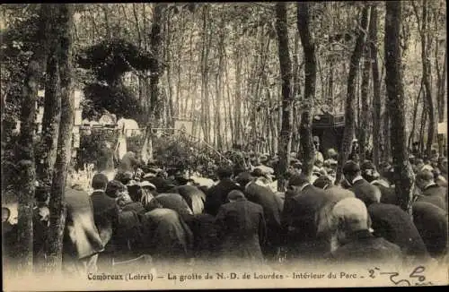 Ak Combreux Loiret, La grotte de N. D. de Lourdes, Interieur du Parc, Messe